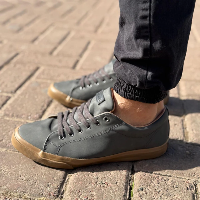 Zapatilla LUCAN de cuero sintético — imagen 22