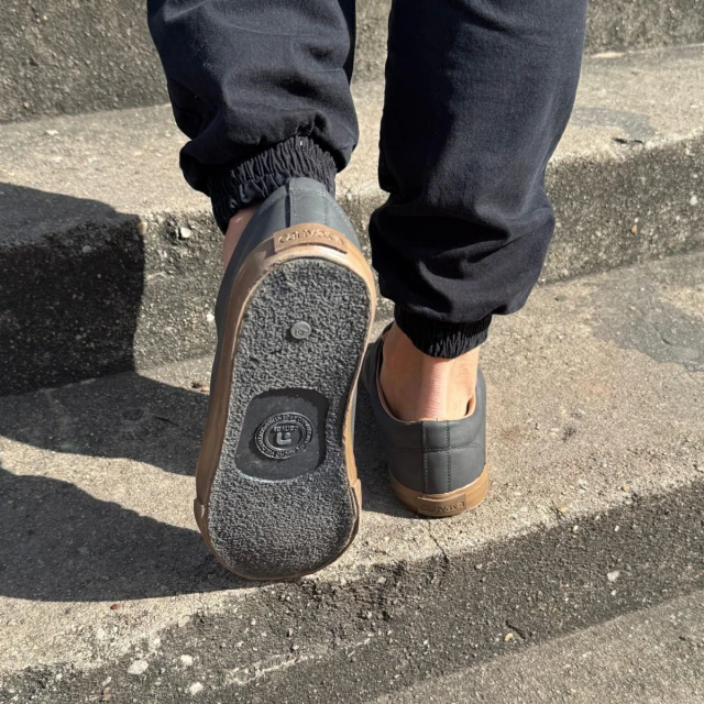 Zapatilla LUCAN de cuero sintético — imagen 26