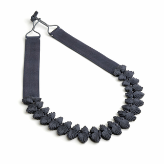 Collar Circe, Gris Plomo