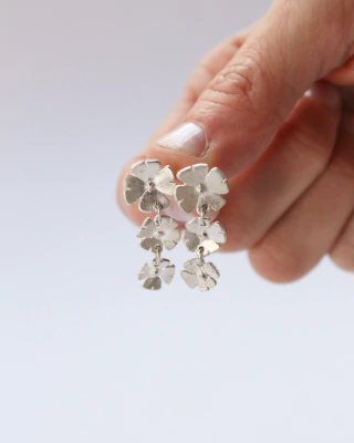 Aros Cascada de Flores, Plata - buy online