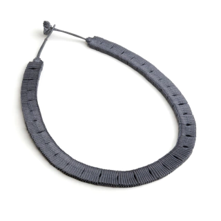 Collar Iris, Gris Plomo