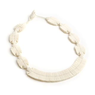 Collar Juno, Marfil