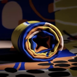 Pañuelo Arte, 70 x 70 cm - buy online