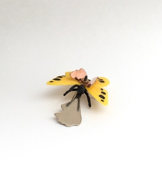 Broche Mariposa, Amarillo