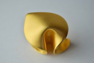 Anillo Plegaria, Oro