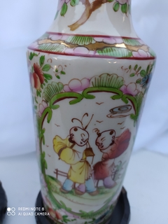 2 JARRONES DE PORCELANA CHINA CON BASE DE MADERA - comprar online