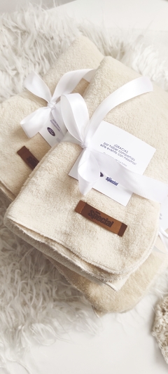 MANTAS Y PONCHOS INVIERNO - The Wedding Shop
