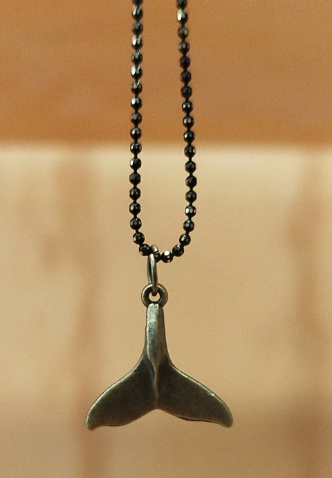 collar imagineria cola de ballena