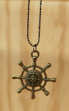 Collar imagineria con dije de timón