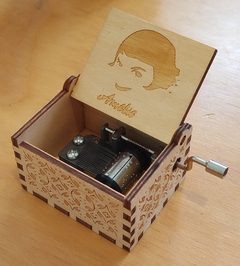 Cajitas de música manivela - Cabina Literaria - Poemas, regalos literarios y café