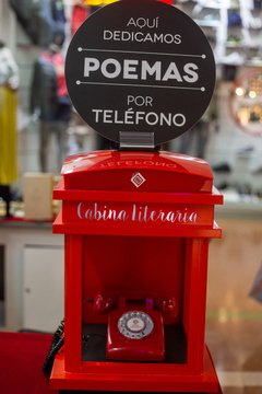 Poemas por teléfono nacional en internet