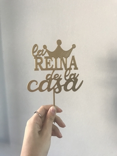 Topper torta La reina de la casa en internet