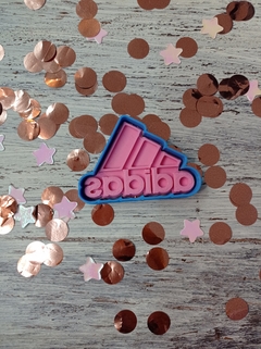 Cortante Logo Adidas