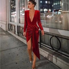 Vestido Lis com Profundo Decote na internet