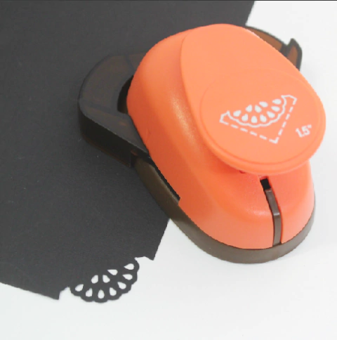 Troqueladora de Esquina Doily 1,5 pulgadas Oh Naif