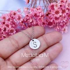 Pingente personalizado medalha M - comprar online