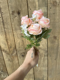 RAMO DE ROSAS x 6 ROSAS PA05B en internet