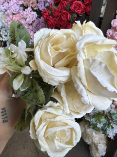 RAMO DE ROSAS x 6 ROSAS PA05B en internet