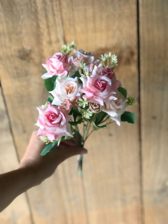 Imagen de RAMO DE ROSAS 33cm