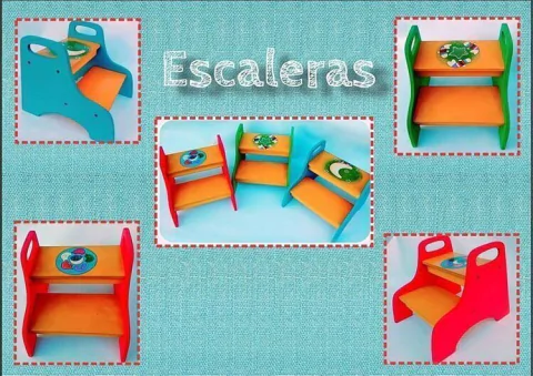 Escaleras de madera pintadas a mano