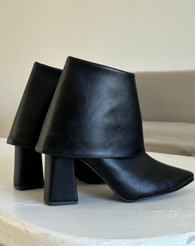 Bluma Black thumbnail 2