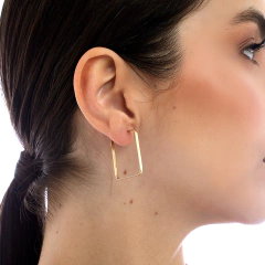 Brinco de argola quadrado em ouro amarelo 18k