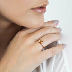 ANEL COM CITRINO E DIAMANTES