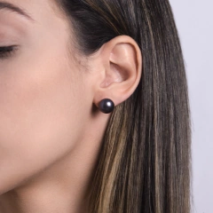 Par de brincos com Pérola Negra