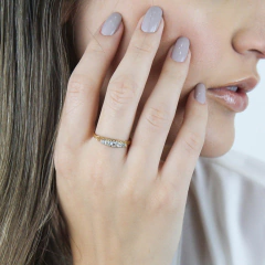 anel com diamantes em ouro