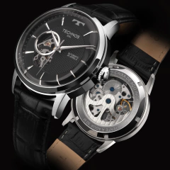 Relógio Technos automático prata com mostrador preto e pulseira de couro preta, mostrando detalhes do mecanismo interno