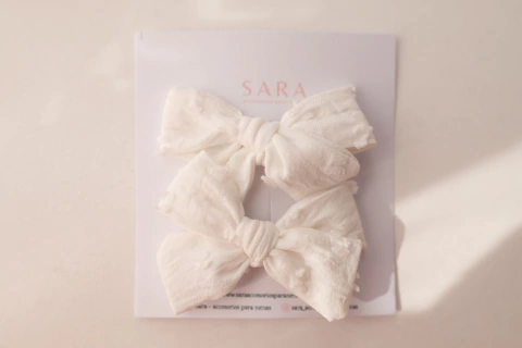 PAR DE MOÑOS MINI ROSARIO DE PLUMETI BLANCO TIZA