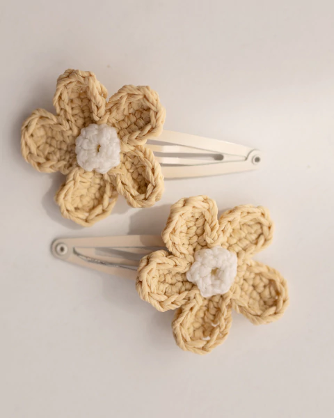 Par De Tictac Con Flor Tejida Beige - comprar online