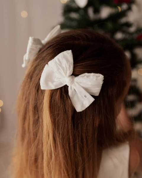 PAR DE MOÑOS ROSARIO DE BRODERIE BLANCO