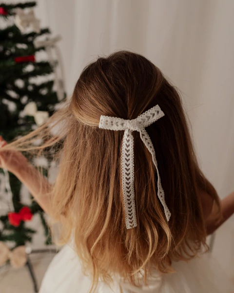 MOÑO AMELIA EN CINTA DE TUL DE CORAZON - comprar online