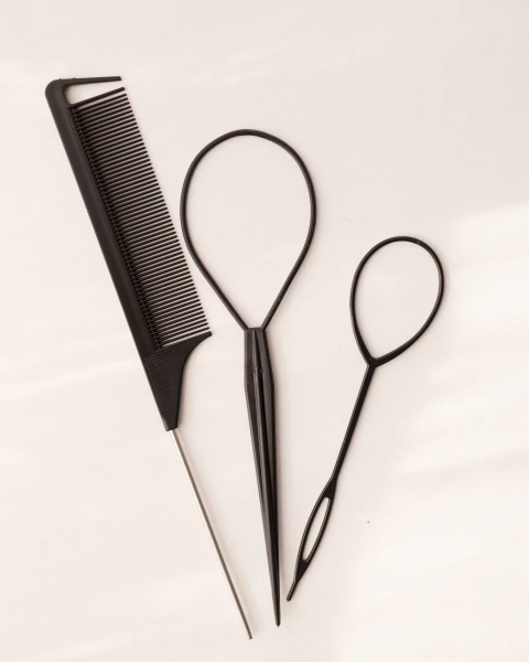 PEINE DE COLA + ACCESORIOS DE PEINADO NEGRO - comprar online