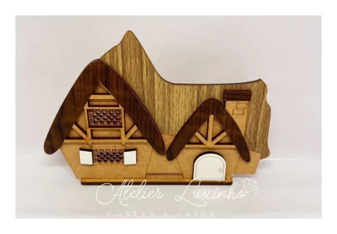 Casinha Chapeuzinho Vermelho em MDF com base (2 unidades)