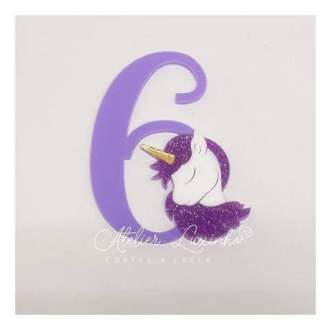 Aplique em Acrílico Número com Detalhe de Unicórnio Colorido ( 3 peças )