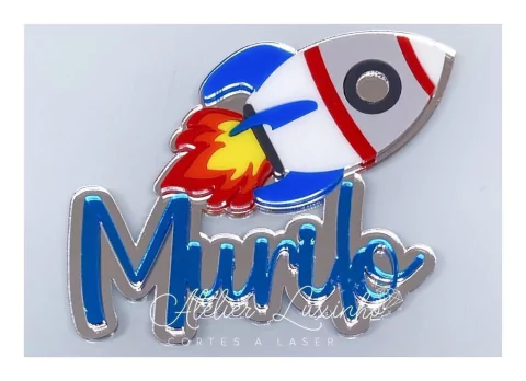 Aplique em Acrílico Foguete Colorido com Nome Simples (3 peças)