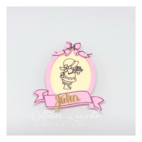 Aplique em Acrílico Moldura com Boneca e Nome Simples (3 peças)