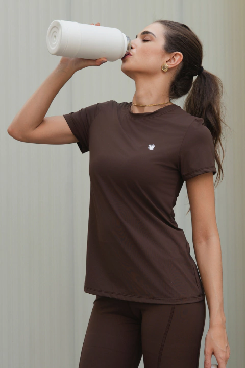 Camiseta essential marrom