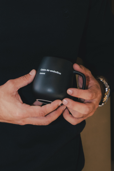 Caneca Preta - comprar online