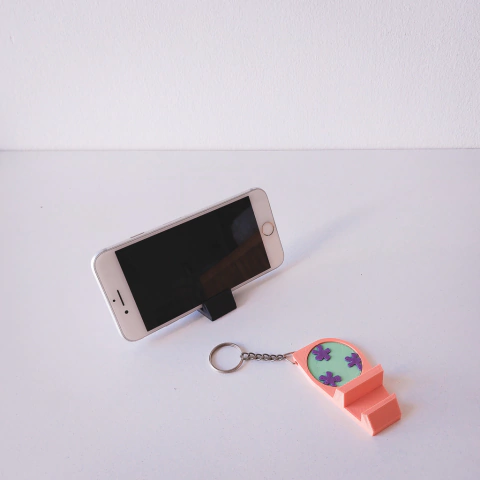 Llavero porta celular Patricio