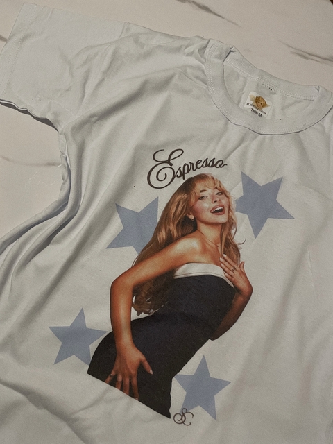 Remera Sabrina Carpenter Espresso