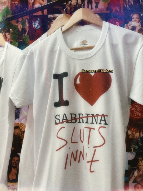 Remera Sabrina Carpenter Sluts Innit