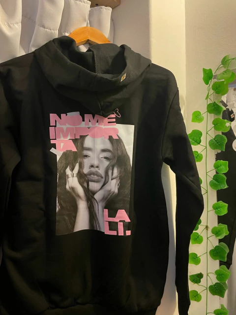 Buzo Negro Lali No Me Importa - comprar online