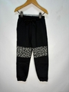 BABUCHA CON RECORTE ANIMAL PRINT GRIS