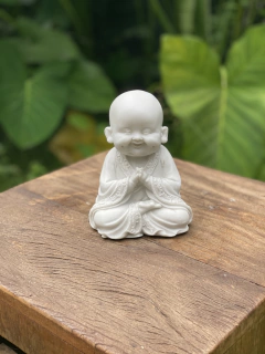 Escultura Buda Sorrindo Gasshô | Marmorite - comprar online