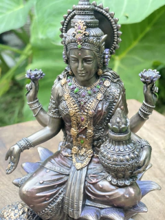 Escultura Lakshmi Hindu Veronese na internet
