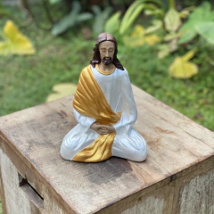 Escultura Jesus Meditando Gesso (19cm)(ATÉ 10 ÚTEIS DIAS PARA PRODUZIR)