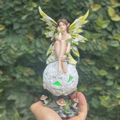 Fada Com Cogumelos LED - Resina (24cm) - comprar online